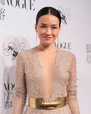 舒淇活动现身,半遮半掩还是露了,让人目不转睛好害羞,网友:实在受不了